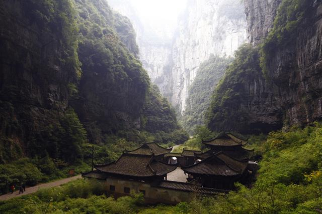 中国西部地区的三个国际大都市，你喜欢那一座呢