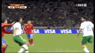 足球GIF:有一种演技叫假摔 足球GIF:有一种演技叫假摔
