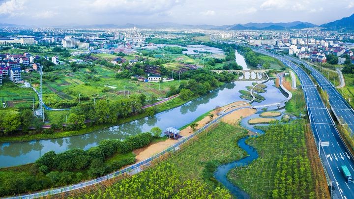 美丽公路并轨转型之路 中国“水晶之都”迎华丽转身