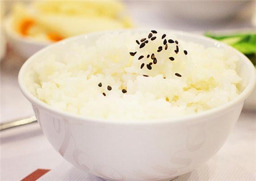 夏季多吃糙米稀饭 刮除脂肪营养高