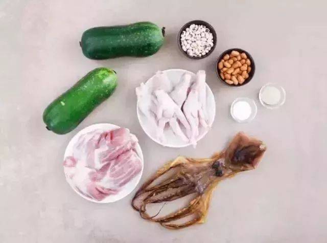 章鱼鸡爪汤