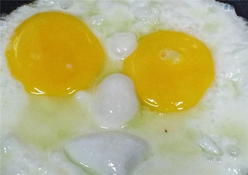 黑豆浆VS绿豆浆 配鸡蛋谁更营养？