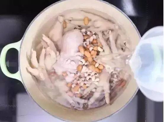 章鱼鸡爪汤