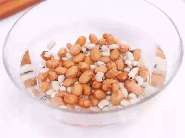 章鱼鸡爪汤