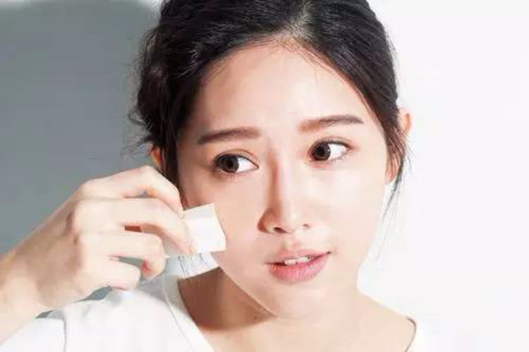 轻薄底妆打造窍门 韩国流行的棉签上妆法！
