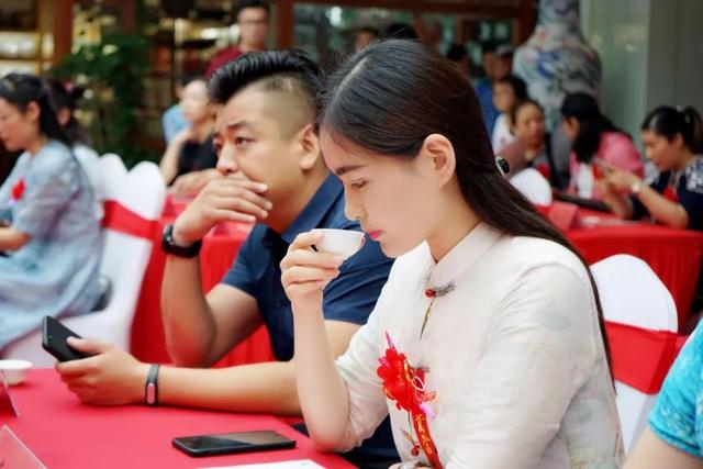 陈皮七千里传城,山东茶文化会长大赞,众人共享美食 陈皮七千里传城,山东茶文化会长大赞,众人共享美食
