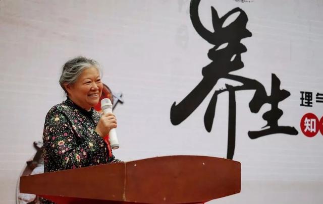 陈皮七千里传城,山东茶文化会长大赞,众人共享美食 陈皮七千里传城,山东茶文化会长大赞,众人共享美食