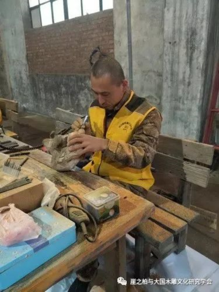 首届河北省根雕行业现场创作大赛在石家庄鸣锣开赛