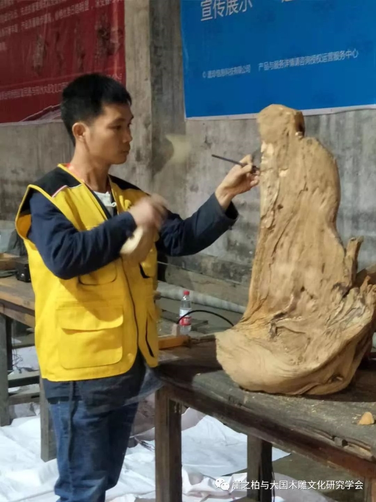 首届河北省根雕行业现场创作大赛在石家庄鸣锣开赛