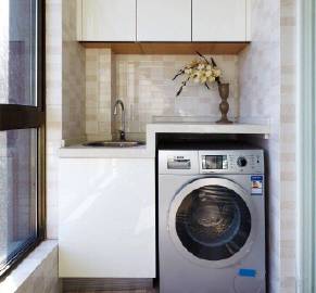 装修设计时，洗衣机放阳台是一个不错的选择，这里给大家推荐几种做法！