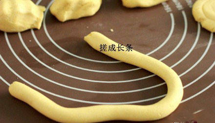 【香糯玉米饼】糯米粉加玉米面做成饼，有浓浓的玉米香味还糯糯的，简单没难度。