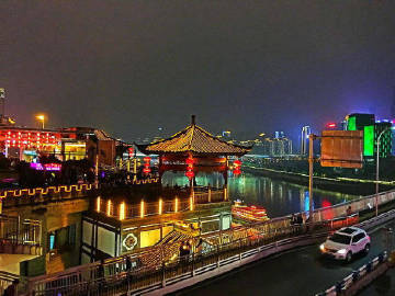 重庆洪崖洞，璀璨夜景，美哭了！ 想和你一起走遍重庆的大街小巷 ?