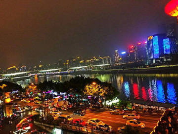 重庆洪崖洞，璀璨夜景，美哭了！ 想和你一起走遍重庆的大街小巷 ?